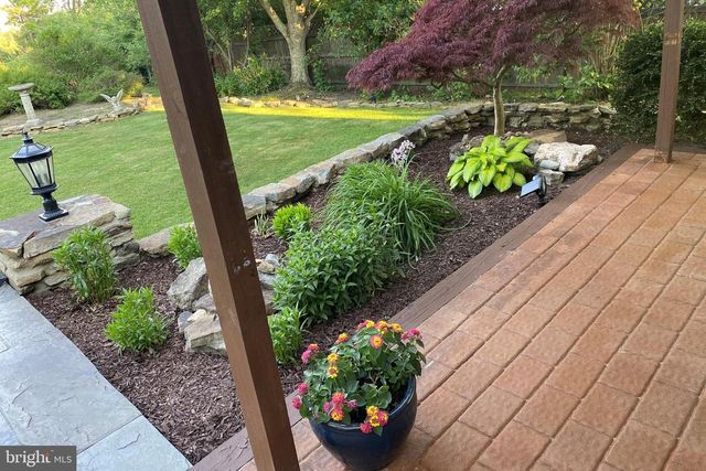 5 JON DR, Barnegat, NJ 08005