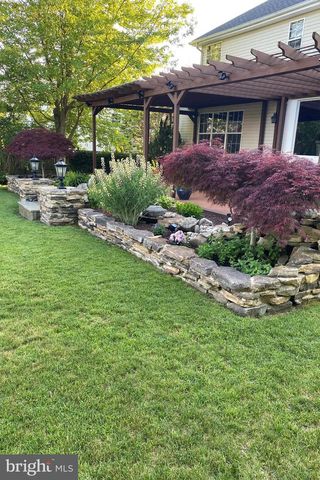 5 JON DR, Barnegat, NJ 08005