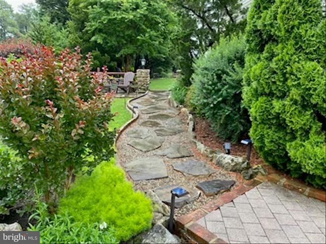 5 JON DR, Barnegat, NJ 08005