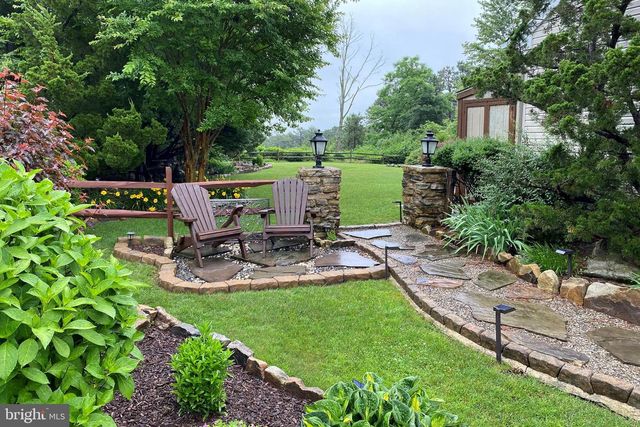 5 JON DR, Barnegat, NJ 08005