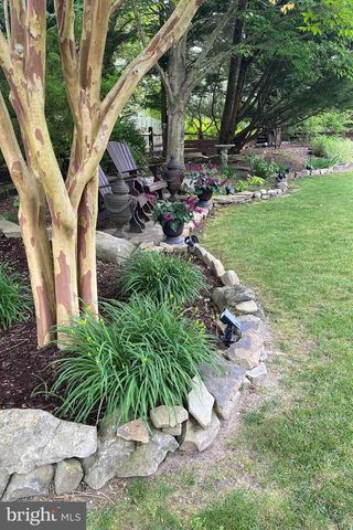 5 JON DR, Barnegat, NJ 08005