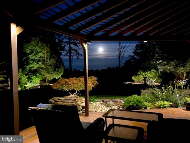 5 JON DR, Barnegat, NJ 08005