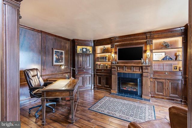 5 JON DR, Barnegat, NJ 08005