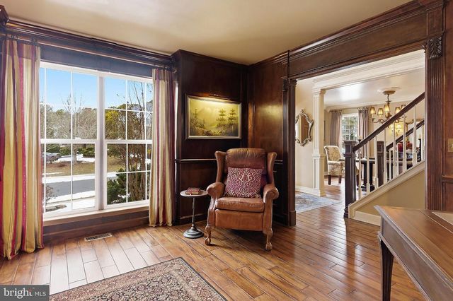 5 JON DR, Barnegat, NJ 08005