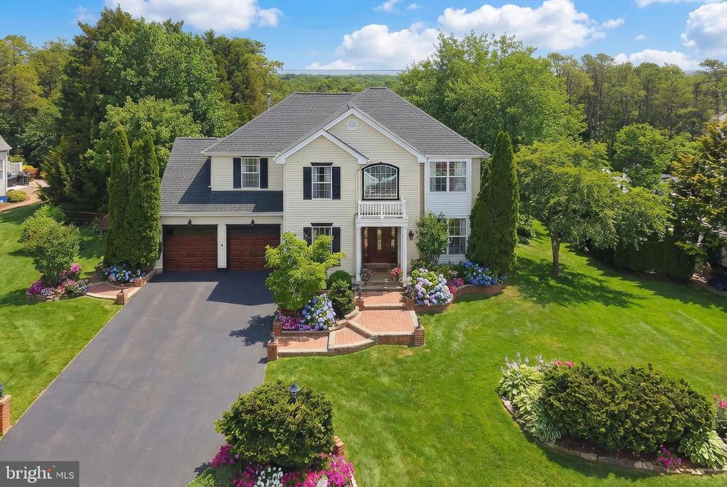 5 JON DR, Barnegat, NJ 08005