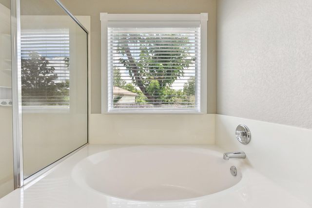 217 Newport Landing PL, Round Rock, TX 78665