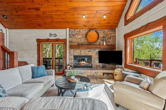 3024 Nagawicka AVENUE, Delafield, WI 53018