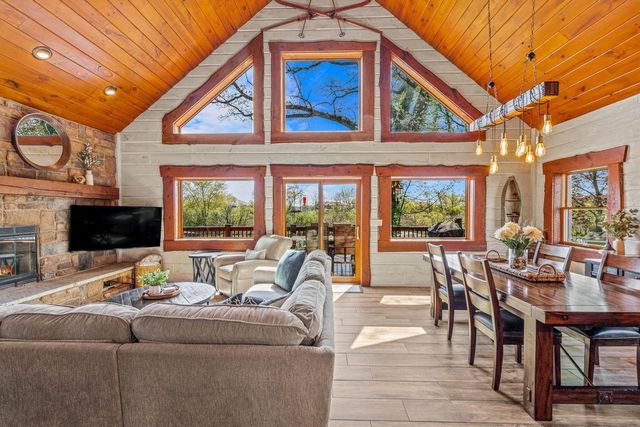 3024 Nagawicka AVENUE, Delafield, WI 53018