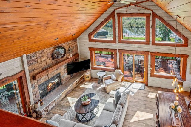 3024 Nagawicka AVENUE, Delafield, WI 53018