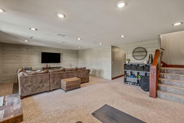 3024 Nagawicka AVENUE, Delafield, WI 53018