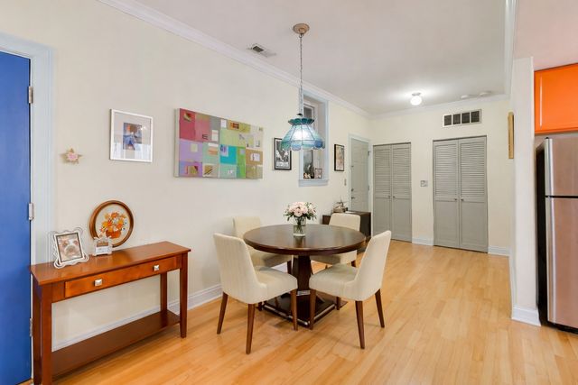 2000 W Greenleaf Avenue 1, Chicago, IL 60645