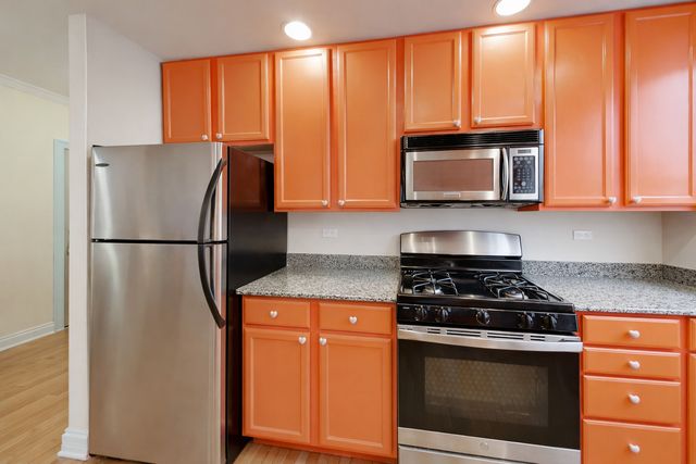 2000 W Greenleaf Avenue 1, Chicago, IL 60645