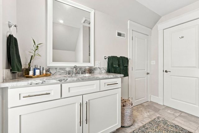 602 Main Street 2, Woburn, MA 01801
