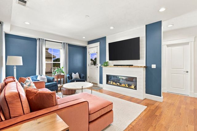 602 Main Street 2, Woburn, MA 01801