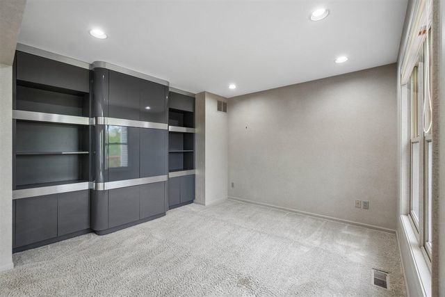 558 Heritage Drive, Ann Arbor, MI 48105
