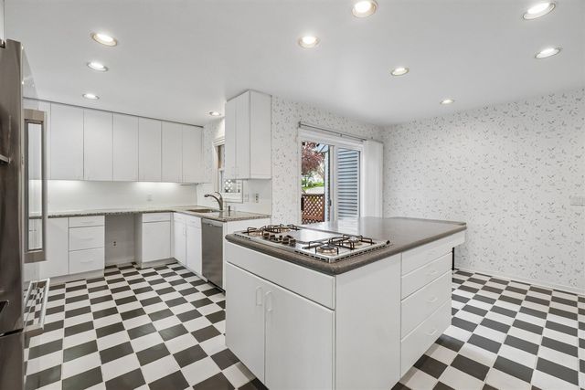558 Heritage Drive, Ann Arbor, MI 48105