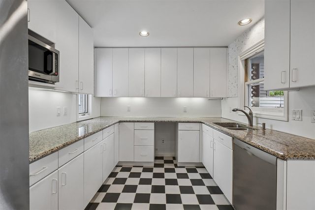 558 Heritage Drive, Ann Arbor, MI 48105