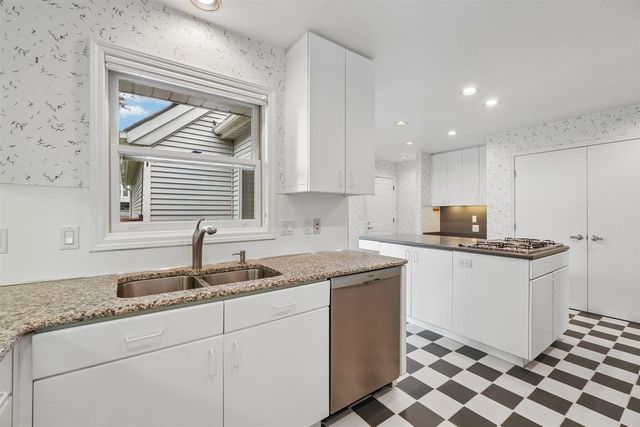 558 Heritage Drive, Ann Arbor, MI 48105
