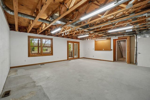558 Heritage Drive, Ann Arbor, MI 48105