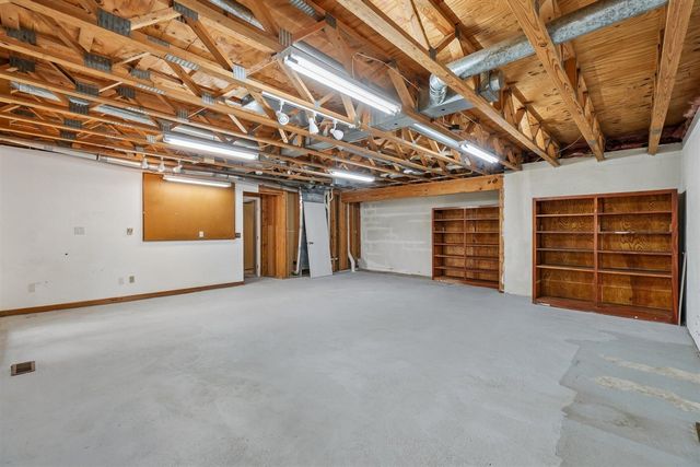 558 Heritage Drive, Ann Arbor, MI 48105