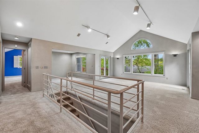558 Heritage Drive, Ann Arbor, MI 48105