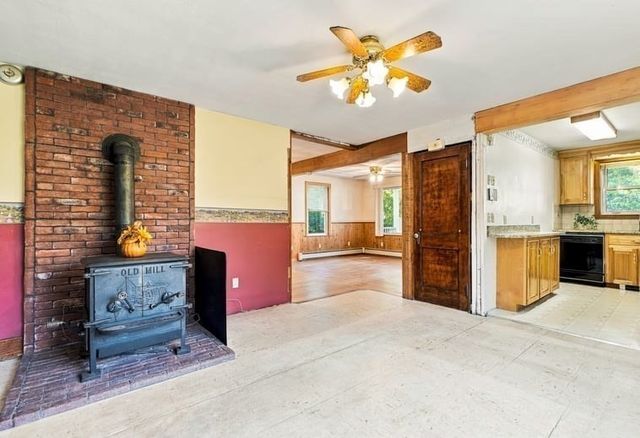 23 Gertrude St, Uxbridge, MA 01569
