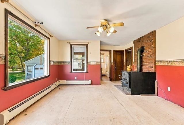 23 Gertrude St, Uxbridge, MA 01569
