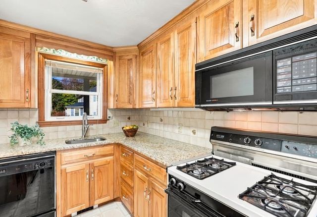 23 Gertrude St, Uxbridge, MA 01569