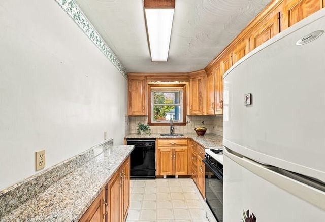 23 Gertrude St, Uxbridge, MA 01569