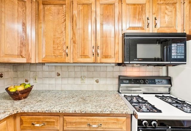 23 Gertrude St, Uxbridge, MA 01569
