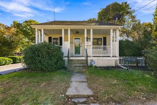 23 Gertrude St, Uxbridge, MA 01569