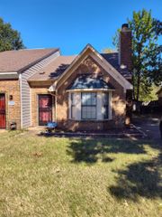 5832 PLUM VALLEY DR, Memphis, TN 38141
