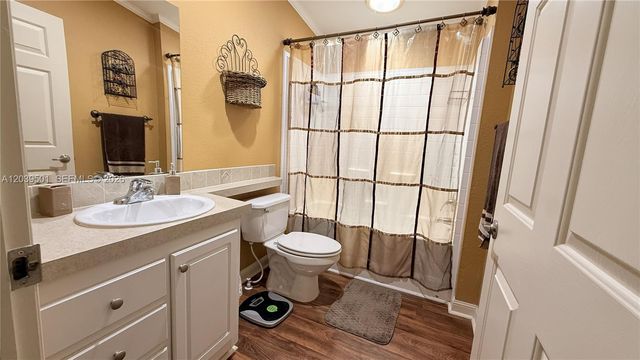 8631 SW 18th Place, Davie, FL 33324