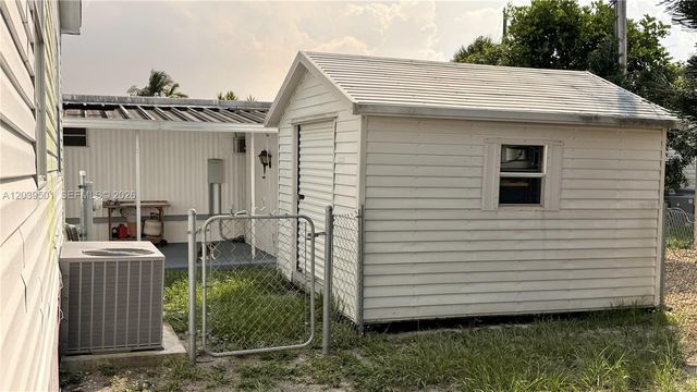 8631 SW 18th Place, Davie, FL 33324