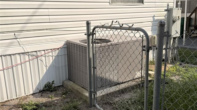 8631 SW 18th Place, Davie, FL 33324