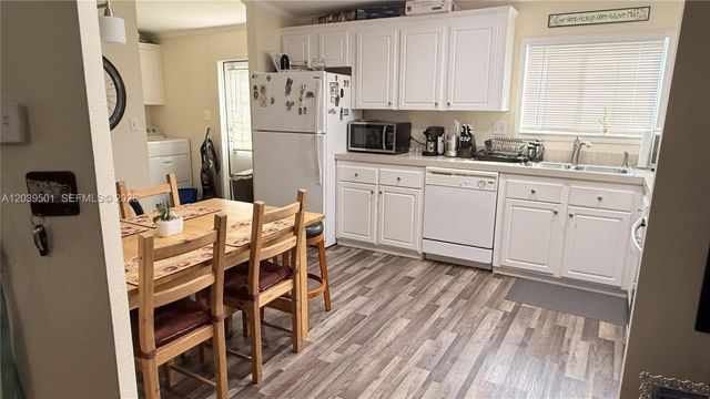 8631 SW 18th Place, Davie, FL 33324