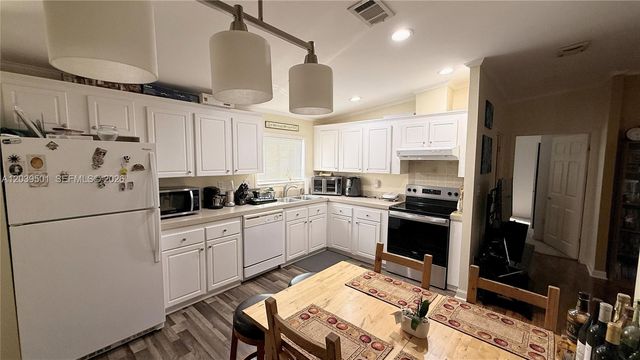 8631 SW 18th Place, Davie, FL 33324