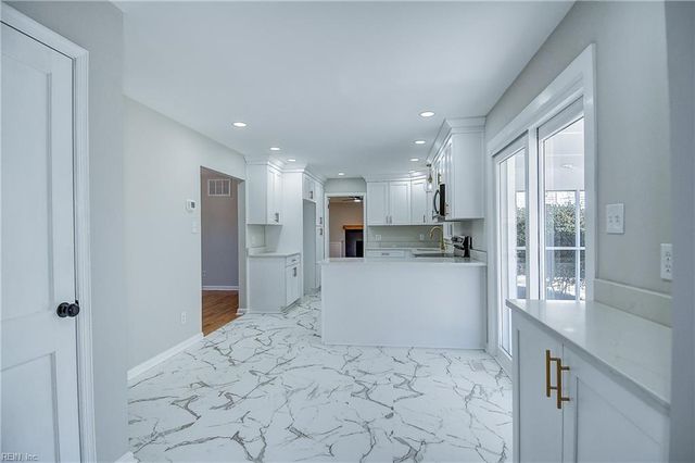 612 Queensgrove CRES, Virginia Beach, VA 23452