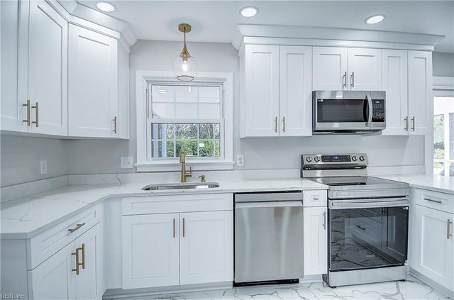 612 Queensgrove CRES, Virginia Beach, VA 23452