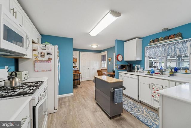 19 WILDBRIAR CT, Harleysville, PA 19438