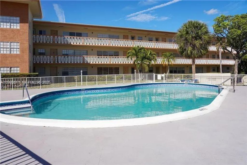 1855 NE 121st Street 31, North Miami, FL 33181