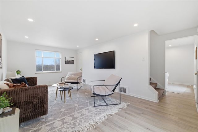 890 Rolling Rock Rd, Baldwin Twp, PA 15234