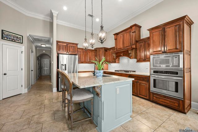 40212 Swan Cir, Gonzales, LA 70737