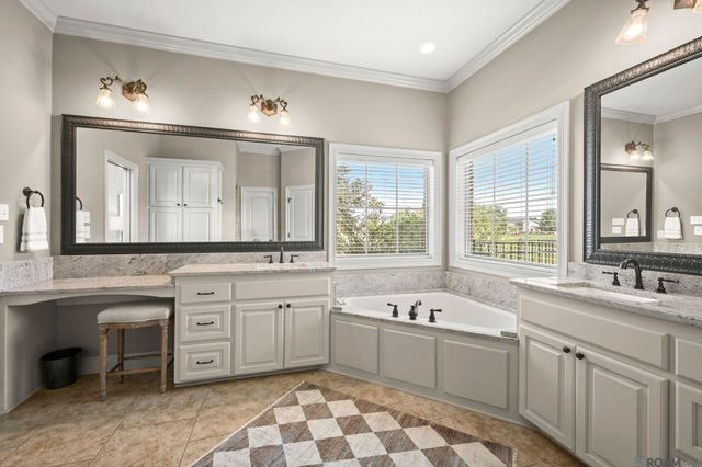 40212 Swan Cir, Gonzales, LA 70737