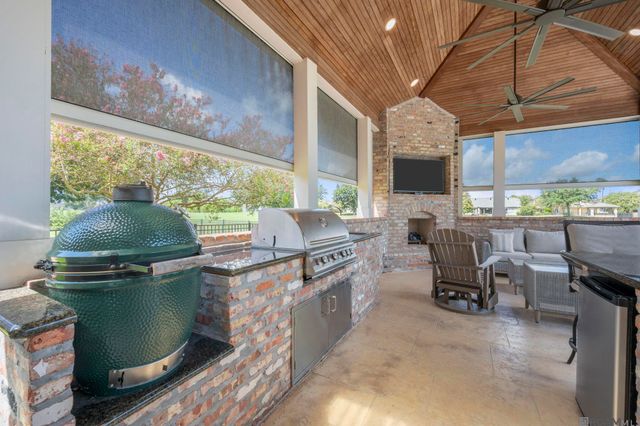 40212 Swan Cir, Gonzales, LA 70737