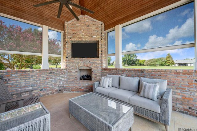 40212 Swan Cir, Gonzales, LA 70737
