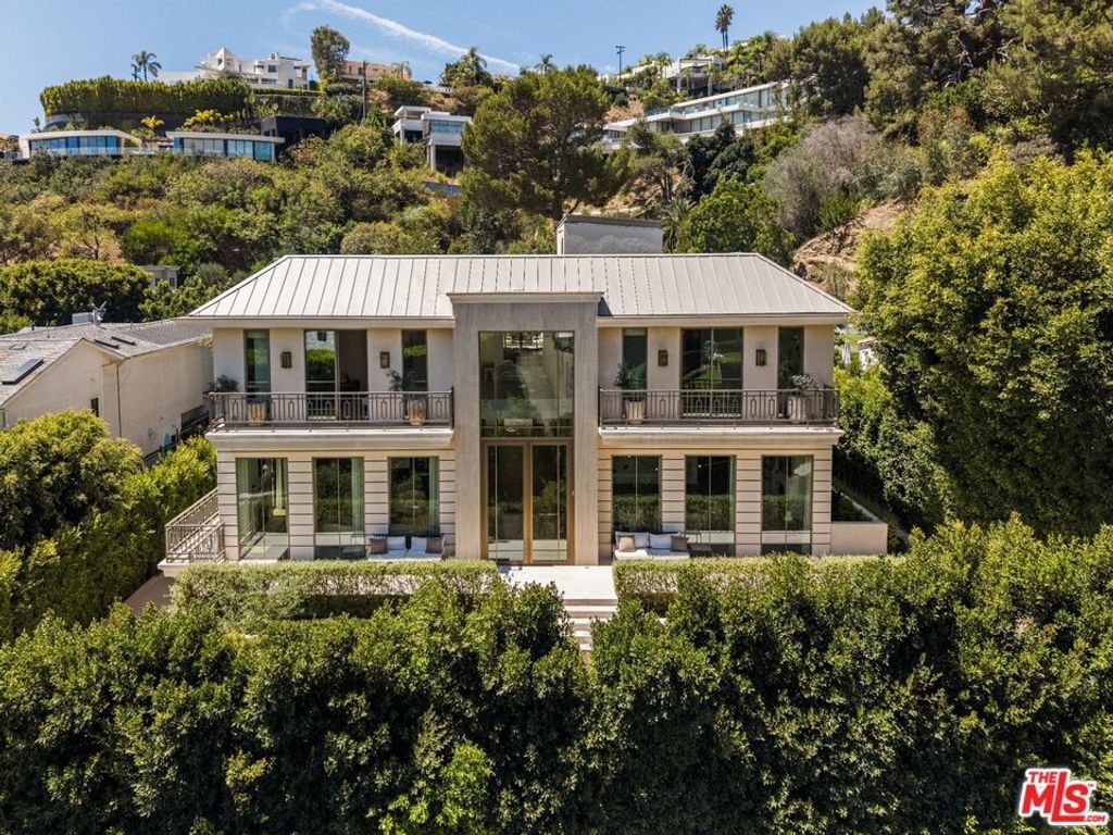 1395 N Doheny Drive, Los Angeles, CA 90069 — exterior