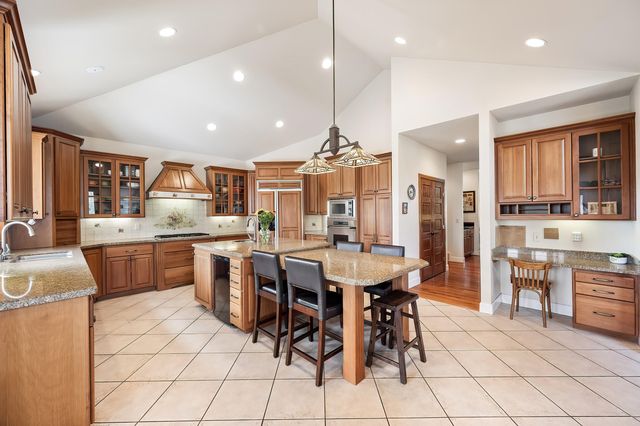 13615 N Riverbluff Ln, Spokane, WA 99208