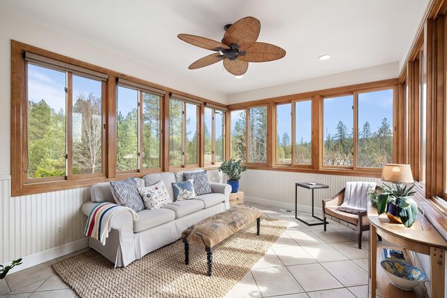 13615 N Riverbluff Ln, Spokane, WA 99208