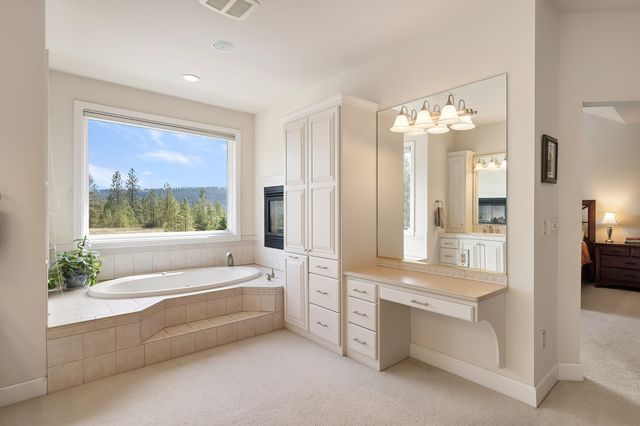 13615 N Riverbluff Ln, Spokane, WA 99208